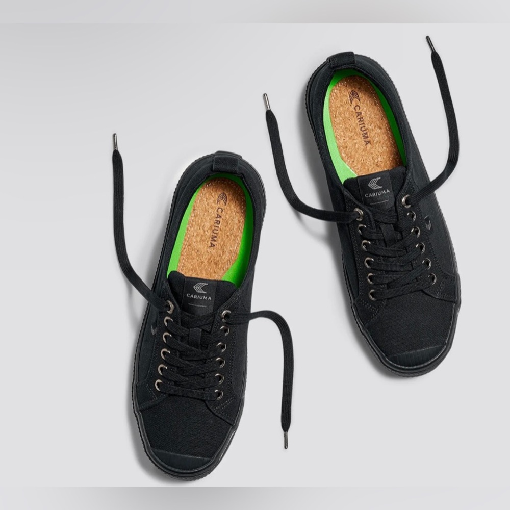 EUC! Cariuma Ecofriendly Vegan OCA low All Black Canvas Sneaker
